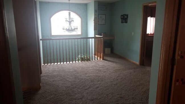 Building Photo - Spacious 4bed 3.5bath Single Family Home in Shakopee.  Featuring an in-home Theater