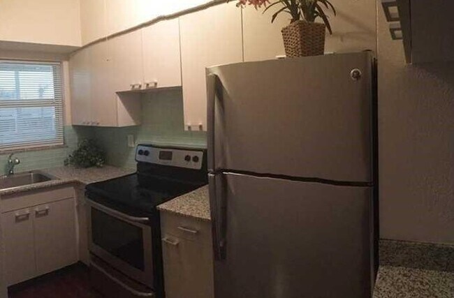 Building Photo - 2225 NE 123rd St