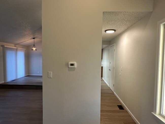 Building Photo - Your Newly Updated 3 Bed, 1 Bath Move-In Ready Home!