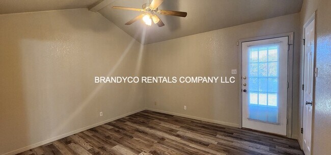 Building Photo - 5124 Daybreak Dr