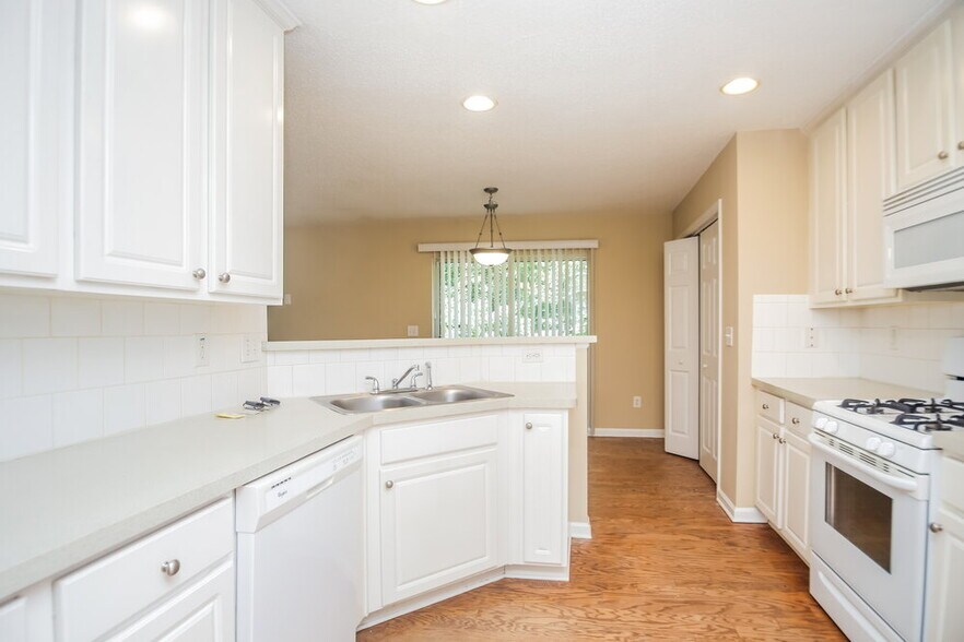 Building Photo - 5804 Tree Fern Ct