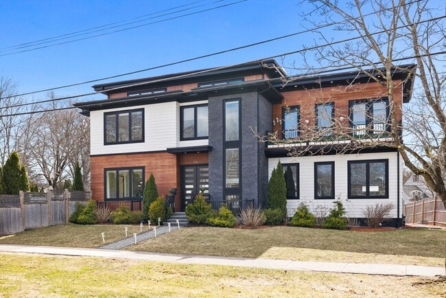 Building Photo - 706 Saw Mill Brook Pkwy