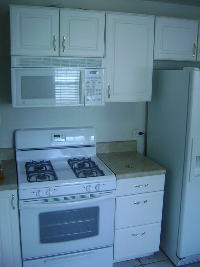 Building Photo - 1206 Cherry Ave
