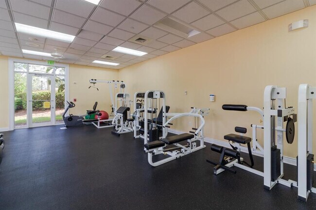 Building Photo - 844 SW Pebble Ln