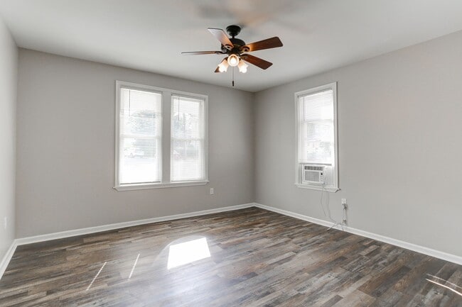 Building Photo - 175 S Enola Dr