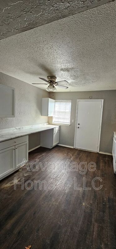 Building Photo - 711 N 70th St