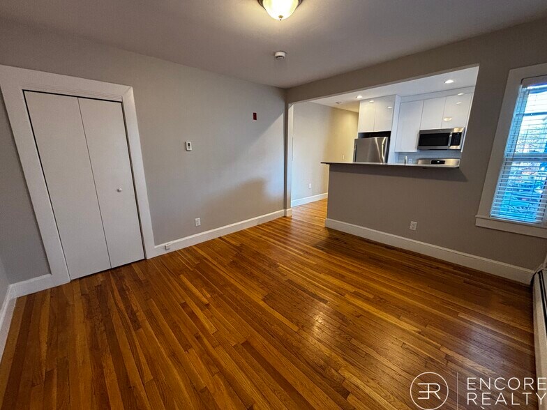 Building Photo - 222 Banks St