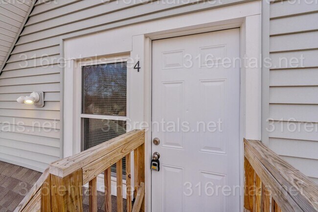 Building Photo - $850 - 1 bed 1 bath - Beautiful newly renovated Multi-family home located in Delano