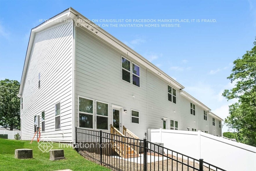 Building Photo - 1640 CM Human Dr