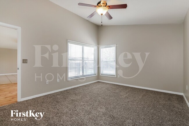 Building Photo - 2202 Cattleman Dr