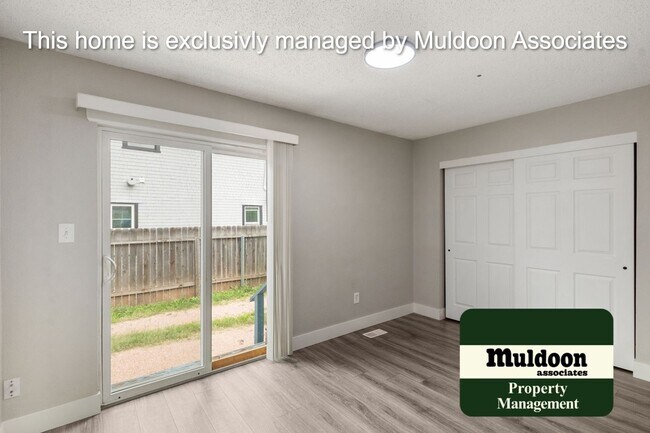 Building Photo - Beautifully remodeled Centrally located bu...