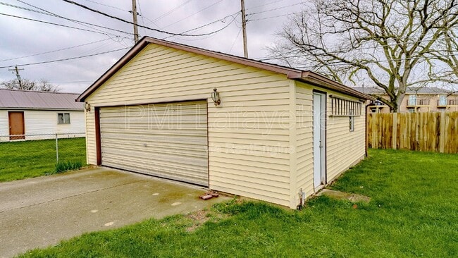 Building Photo - 2454 Poplar Ln