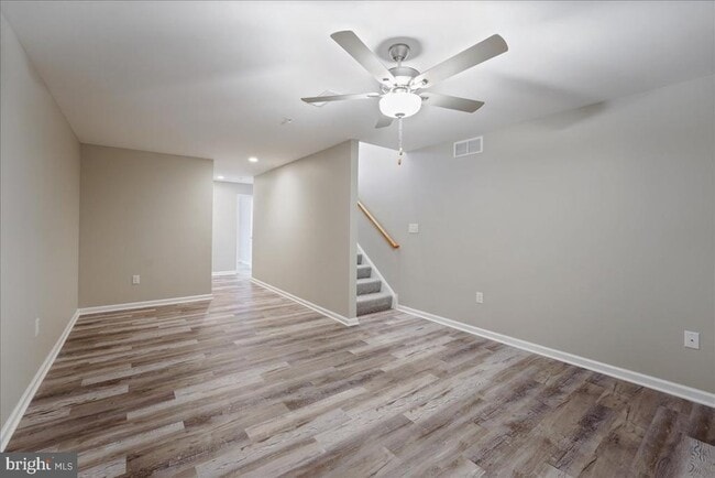 Building Photo - 552 Creek Rd