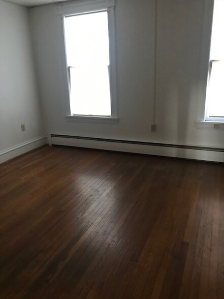 Bedroom - 207 Greene St