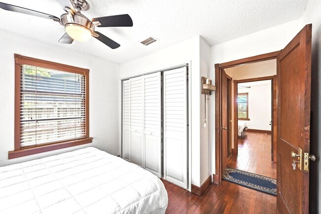 Building Photo - 1516 SW 24th St