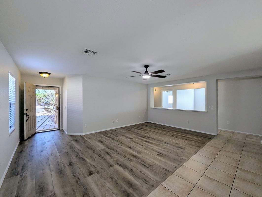 Building Photo - 3008 W Running Deer Trl