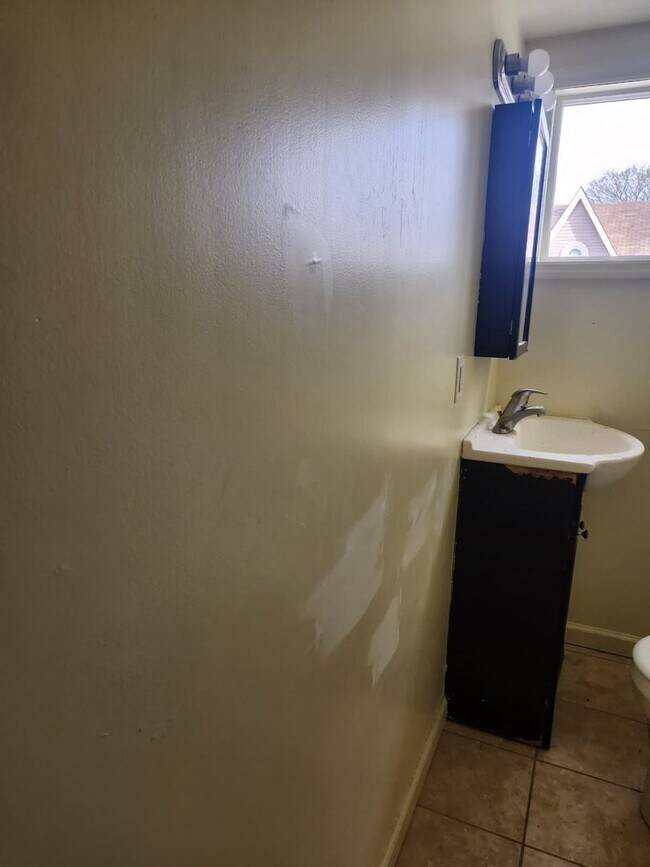 Building Photo - 413-415-415 N 6th Ave