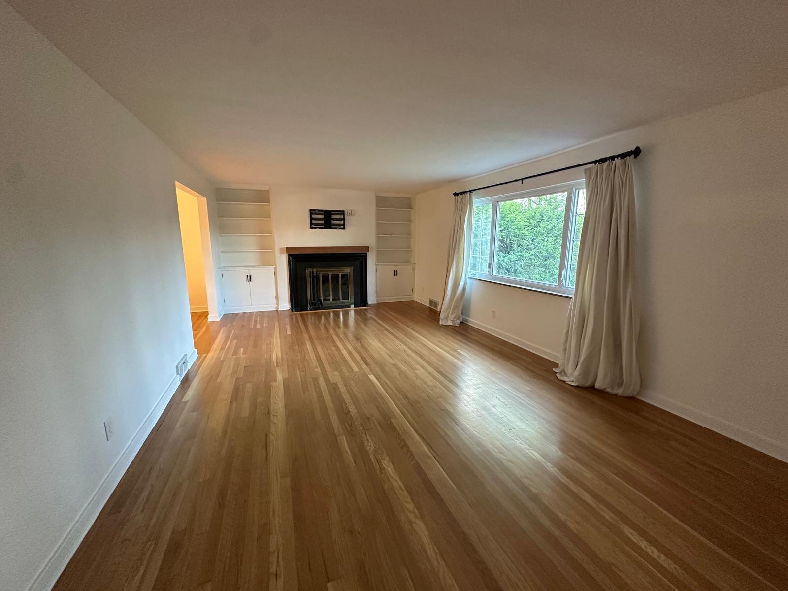Building Photo - 547 Greenhurst Dr
