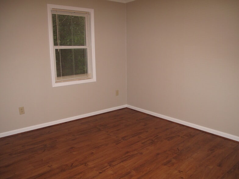 Building Photo - 545 12th Ave NE