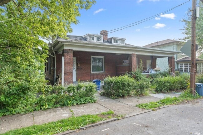 Building Photo - 5556-5558 Pocusset St