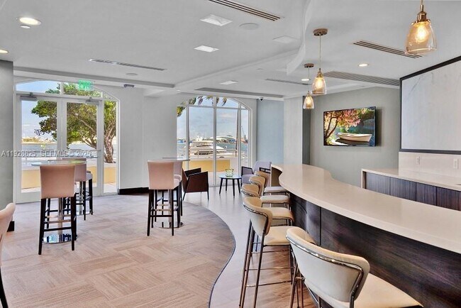 Building Photo - 848 Brickell Key Dr