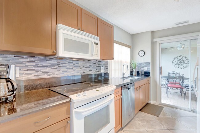 Building Photo - 6488 Via Regina