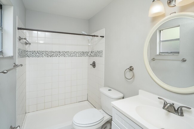 Building Photo - 1040 Dorado Dr