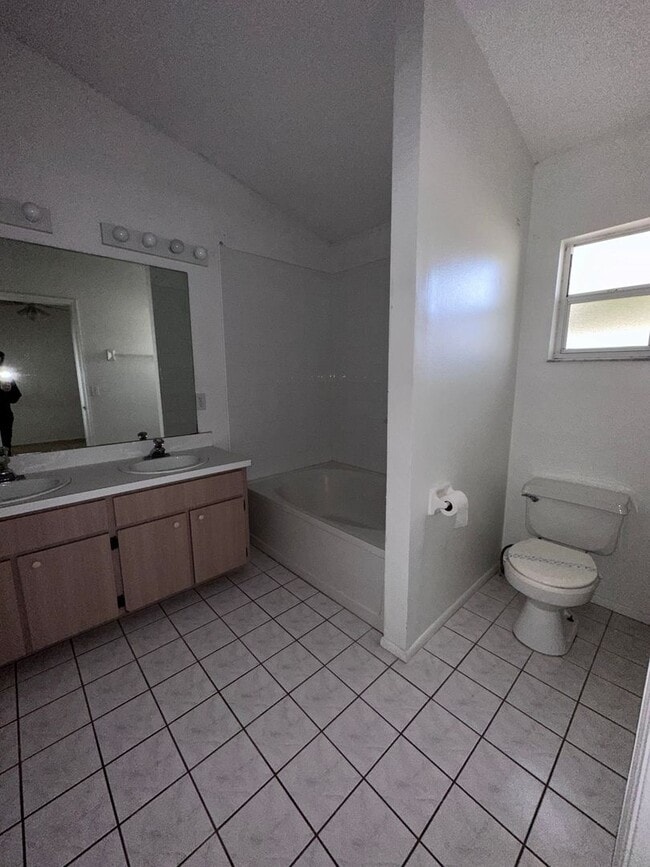 Building Photo - Nice 3 bedroom, 2 bath single family home