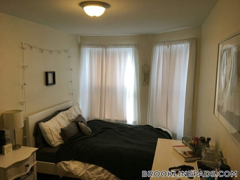 Building Photo - 11 Leverett St