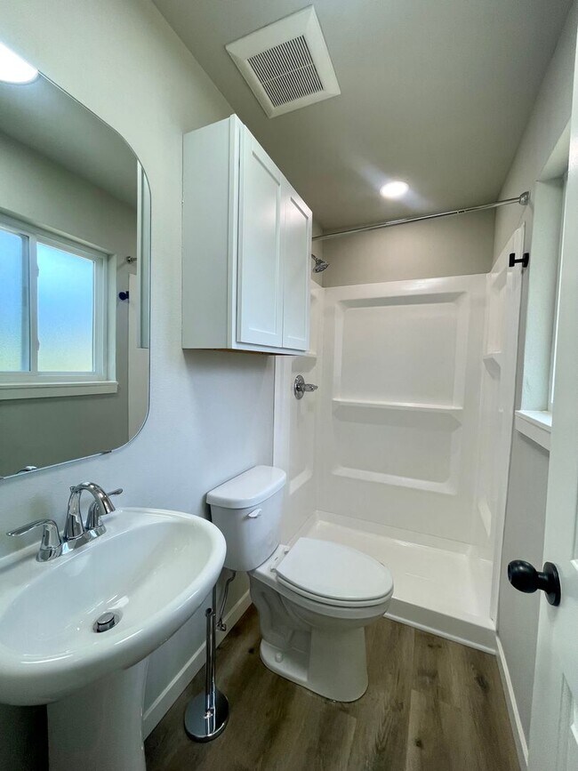 Building Photo - 1011 De La Vista Ln