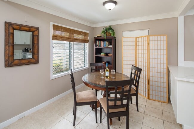 Building Photo - Steps from beautiful Kailua Beach, fully furnished 3 bedroom, 2 bath single family home