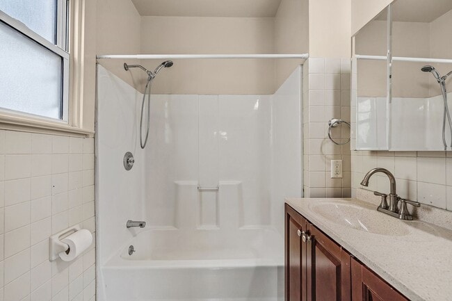 Building Photo - Classic 1910 Craftsman home