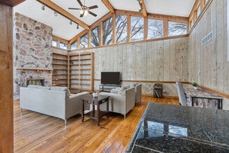 Building Photo - 5382 Kings Park Dr