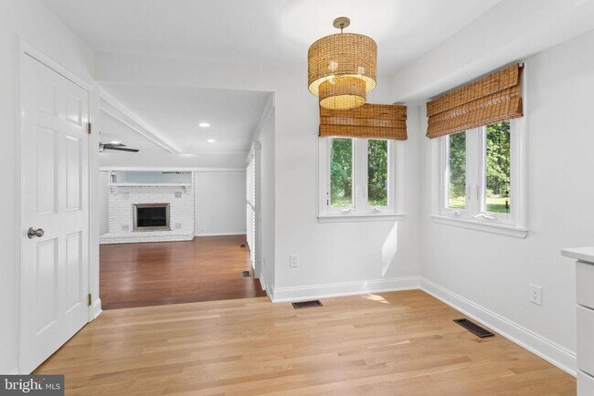 Building Photo - 306 Candlewood Ln