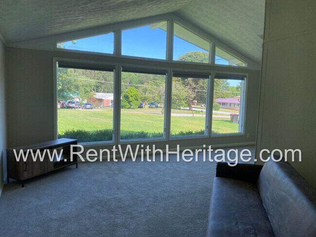 Building Photo - Charming Newly Renovated 3bd/ 2ba/ Gorgeou...