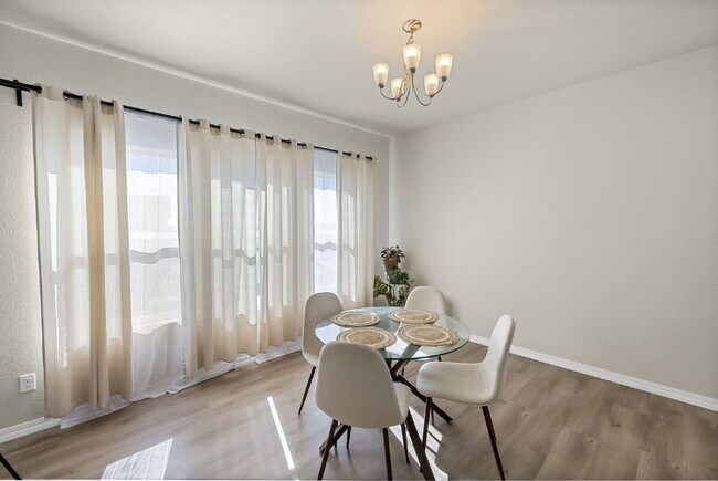 Building Photo - Spacious 3 Bed in Ventana – Open Layout, Fenced Backyard, Community Pool & Gym