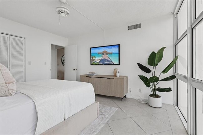 Building Photo - 2701 N Ocean Blvd