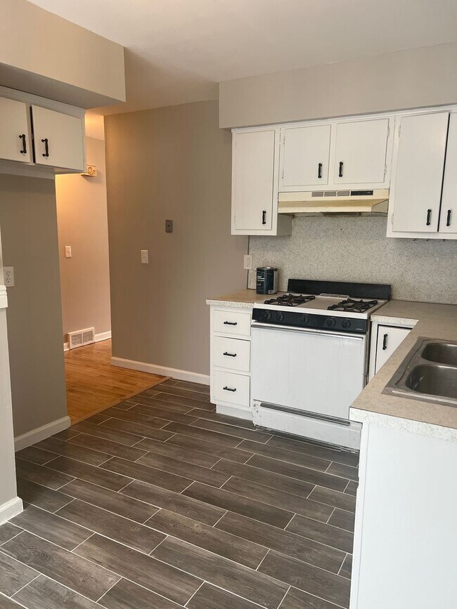 Building Photo - 31-33 Jeffrey Terrace