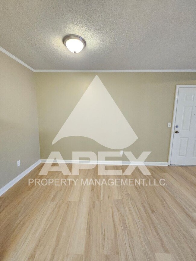 Building Photo - MOVE-IN SPECIAL,NO RENT TIL JUNE 1ST! - 3 Bd | 2 Ba 1st Floor Condo in West Knoxville!