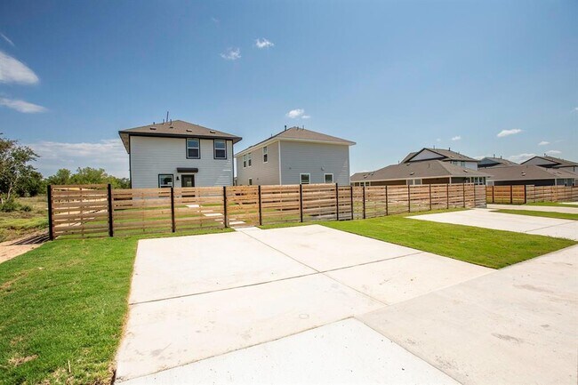 Building Photo - 331 Bugbee