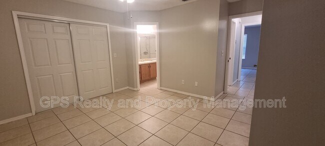 Building Photo - 956 Forest Ridge Ct