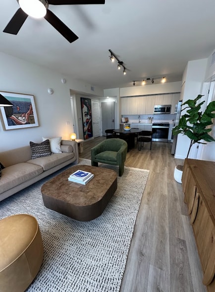 Building Photo - 722 NW 2nd Ave