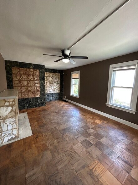 Building Photo - 1058 E 147th St