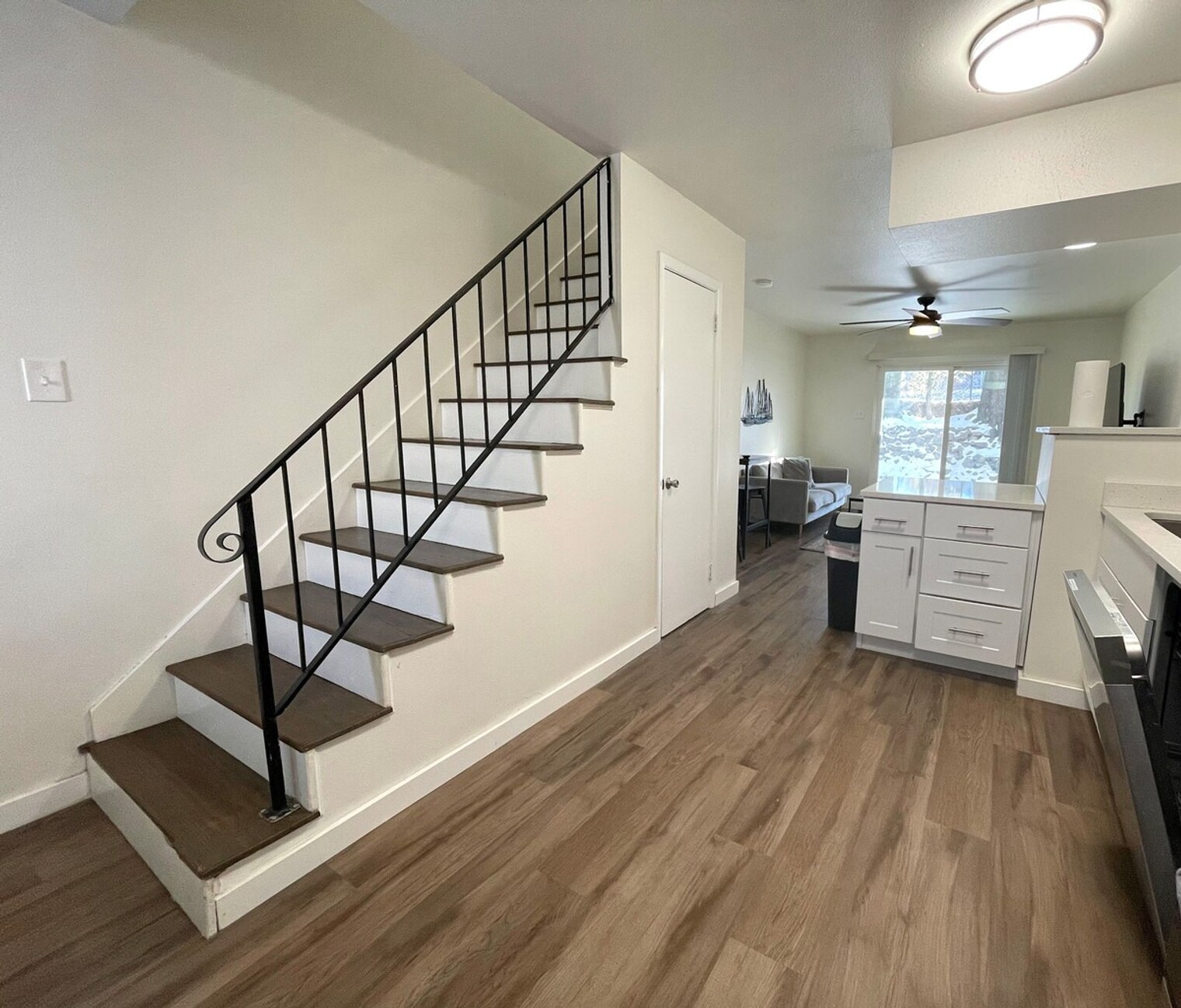 Building Photo - 798 S Cedar St