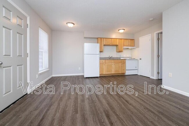 Building Photo - 4804-4806 Saddlebrook Ln