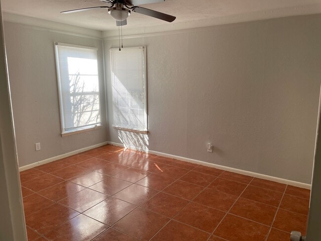 Building Photo - Move in SPECIAL! $995/month