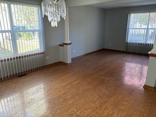 Building Photo - 23901 Cahills Way