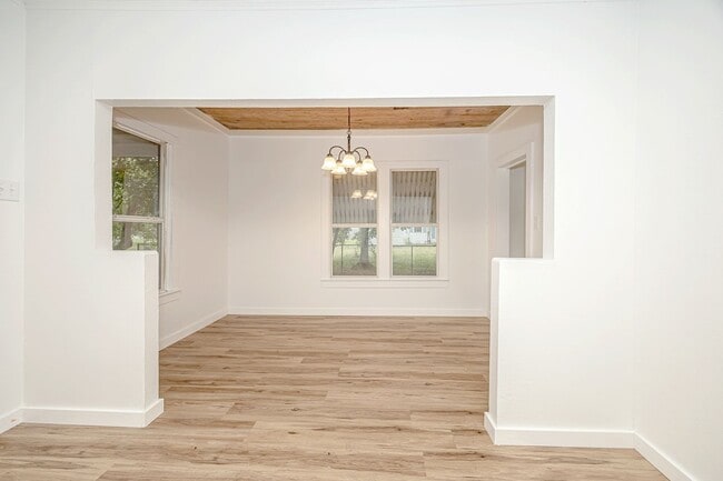 Building Photo - Freshly Renovated Rental Property!