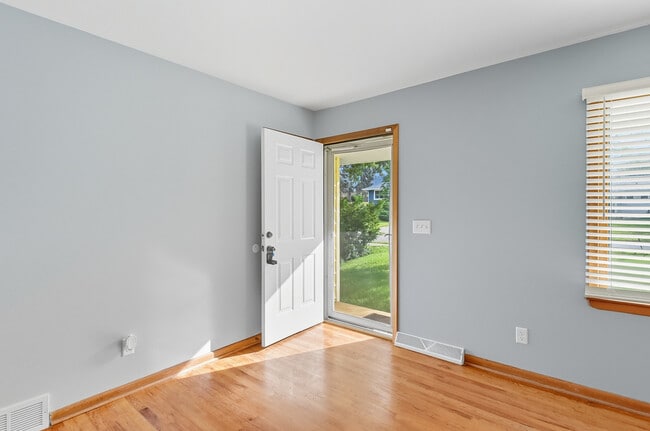 Building Photo - 2710 S 48th Ave