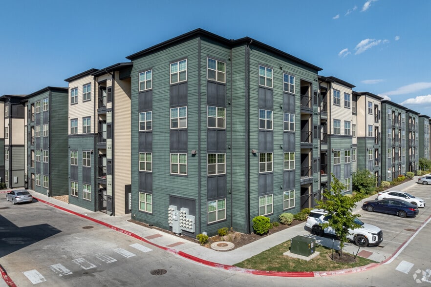 Building Photo - Residences at Decker